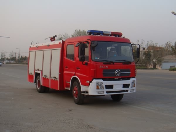 東風(fēng)天錦消防車(chē)