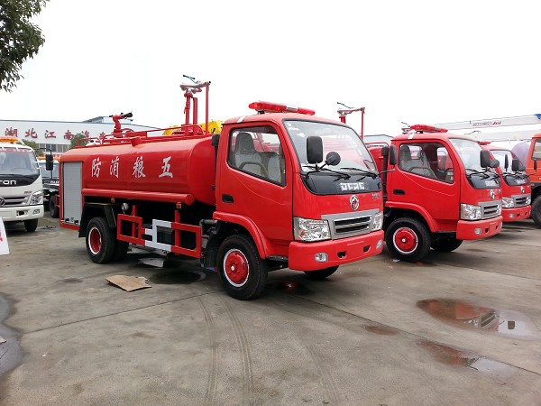 東風(fēng)多功能消防車(chē)