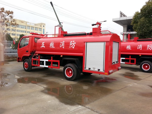 東風(fēng)多功能消防車(chē)3